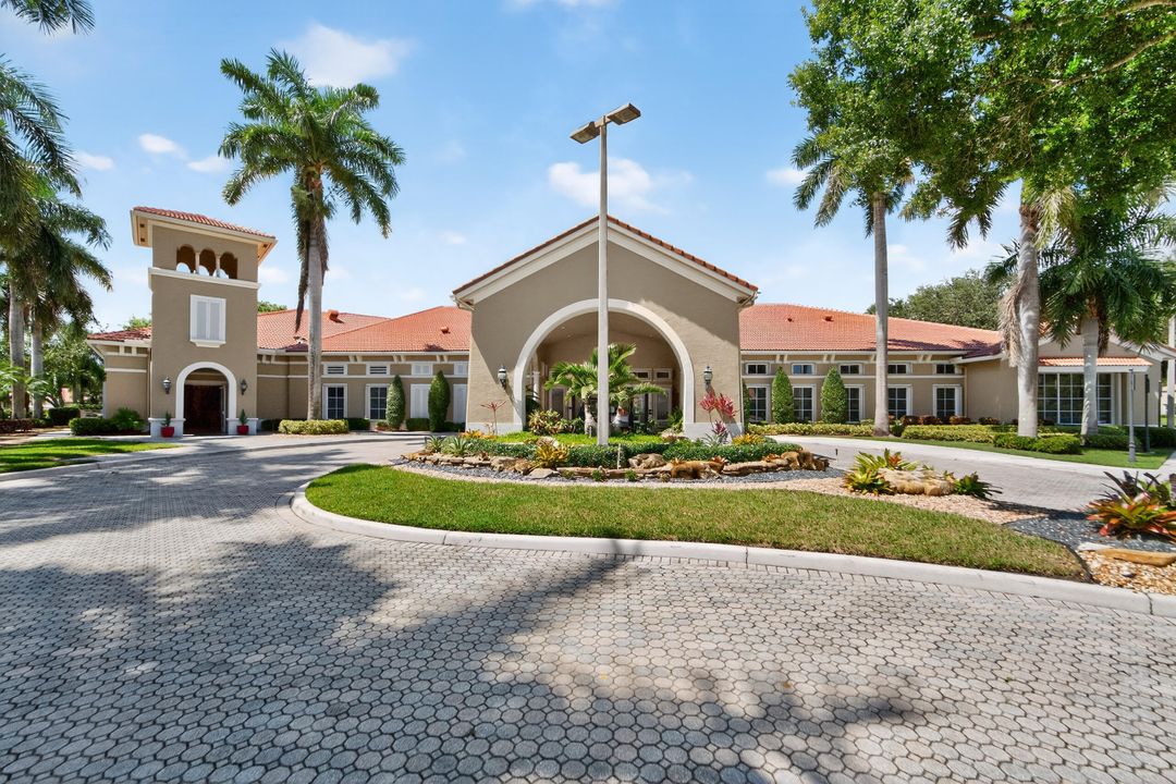 Под контрактом: $349,900 (2 спален, 2 ванн, 1396 Квадратных фут)