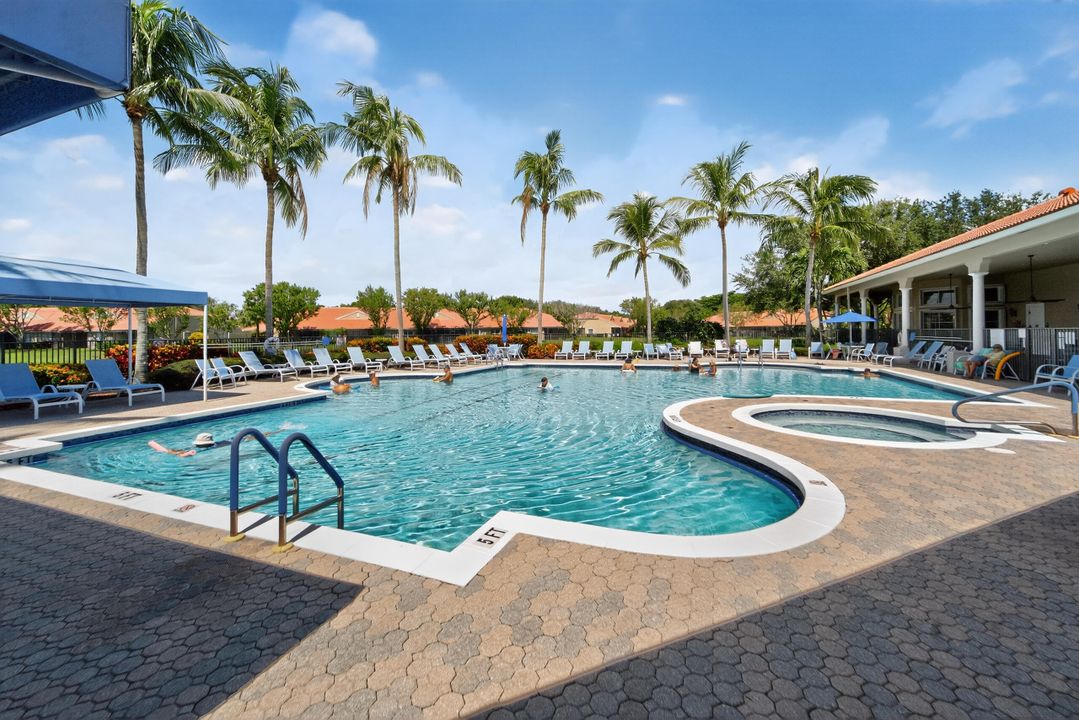 Под контрактом: $349,900 (2 спален, 2 ванн, 1396 Квадратных фут)