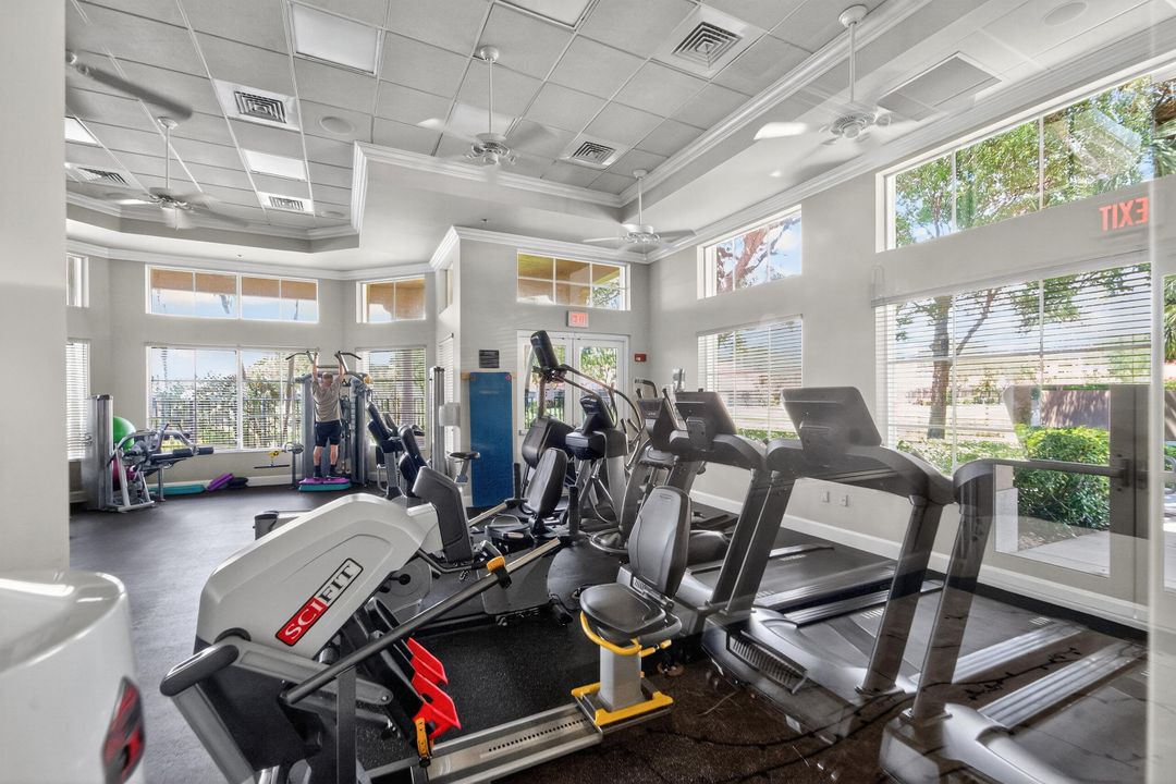 Под контрактом: $349,900 (2 спален, 2 ванн, 1396 Квадратных фут)