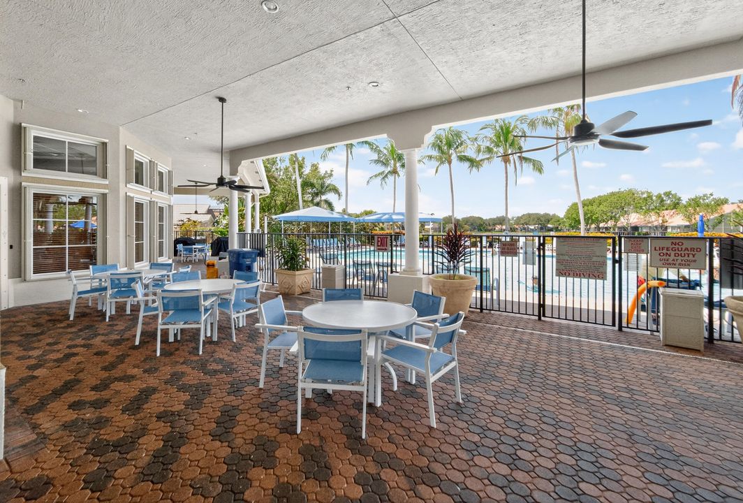 Под контрактом: $349,900 (2 спален, 2 ванн, 1396 Квадратных фут)