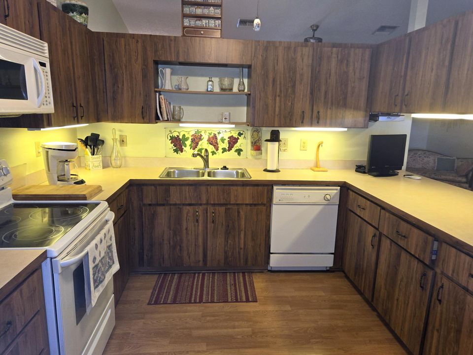 For Sale: $339,000 (3 beds, 2 baths, 1700 Square Feet)