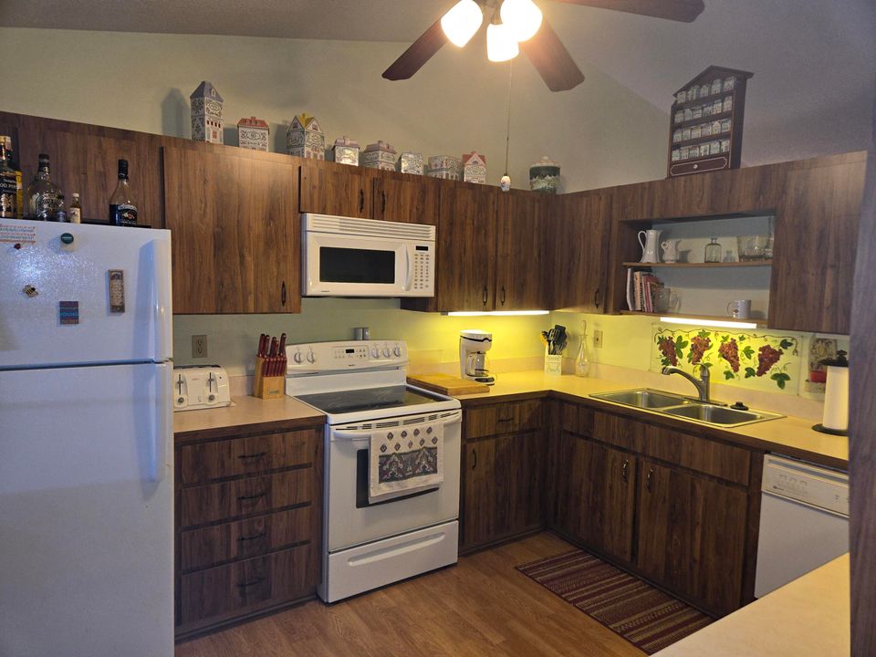 For Sale: $339,000 (3 beds, 2 baths, 1700 Square Feet)