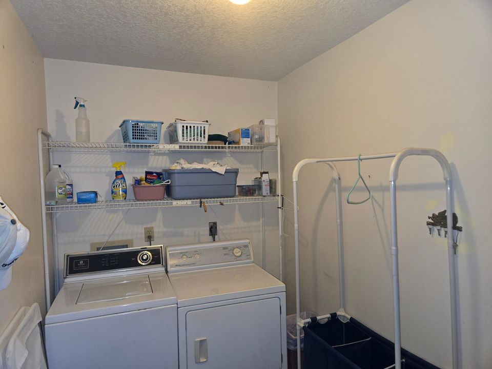 For Sale: $339,000 (3 beds, 2 baths, 1700 Square Feet)