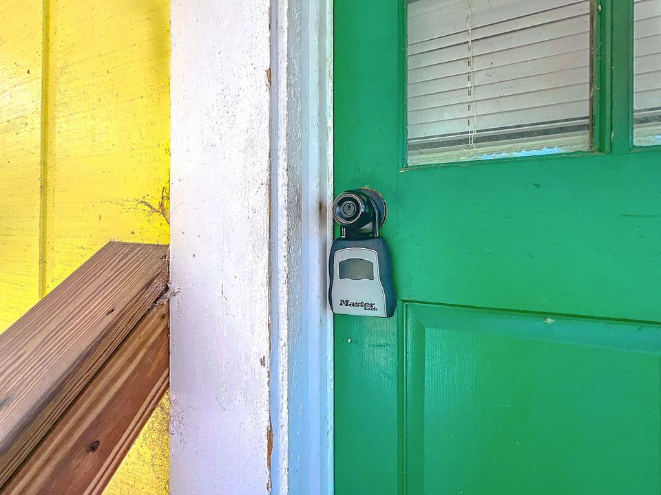 For Sale: $200,000 (3 beds, 2 baths, 1260 Square Feet)