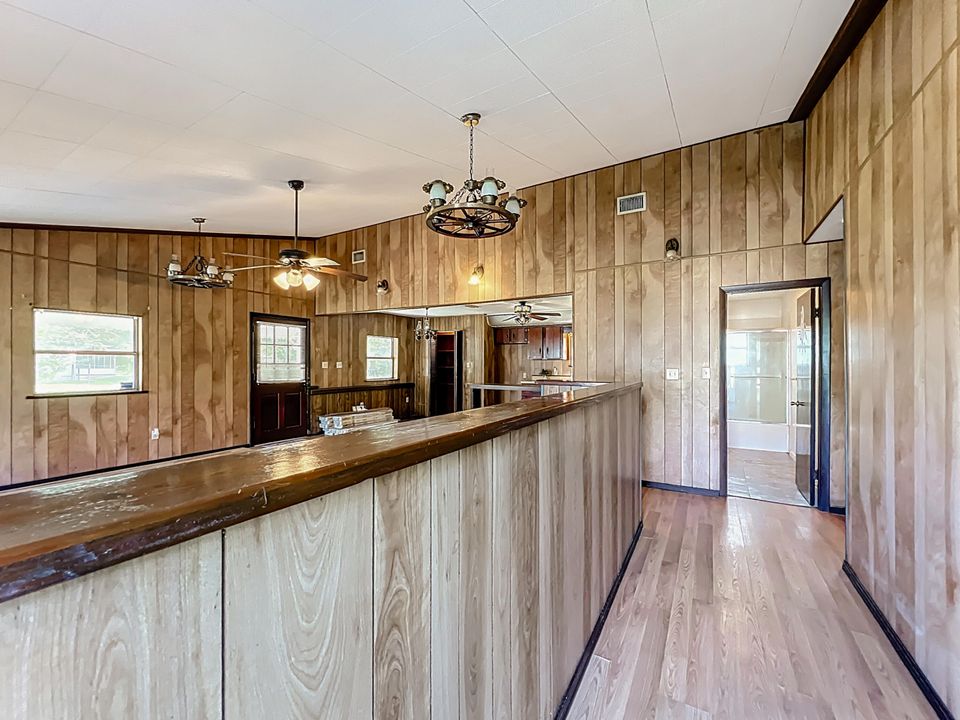 For Sale: $200,000 (3 beds, 2 baths, 1260 Square Feet)