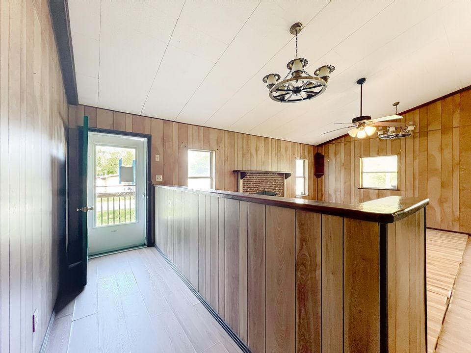 For Sale: $200,000 (3 beds, 2 baths, 1260 Square Feet)