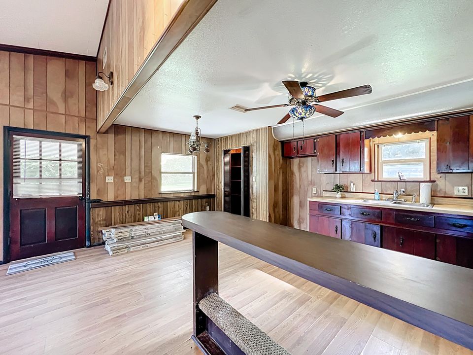 For Sale: $200,000 (3 beds, 2 baths, 1260 Square Feet)