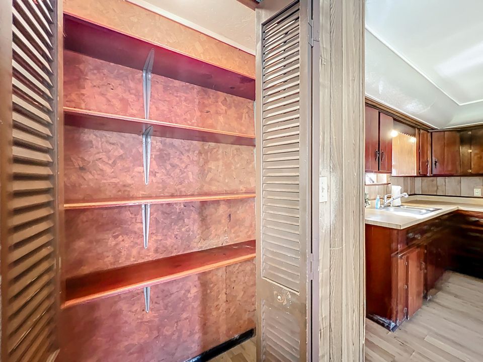 For Sale: $200,000 (3 beds, 2 baths, 1260 Square Feet)