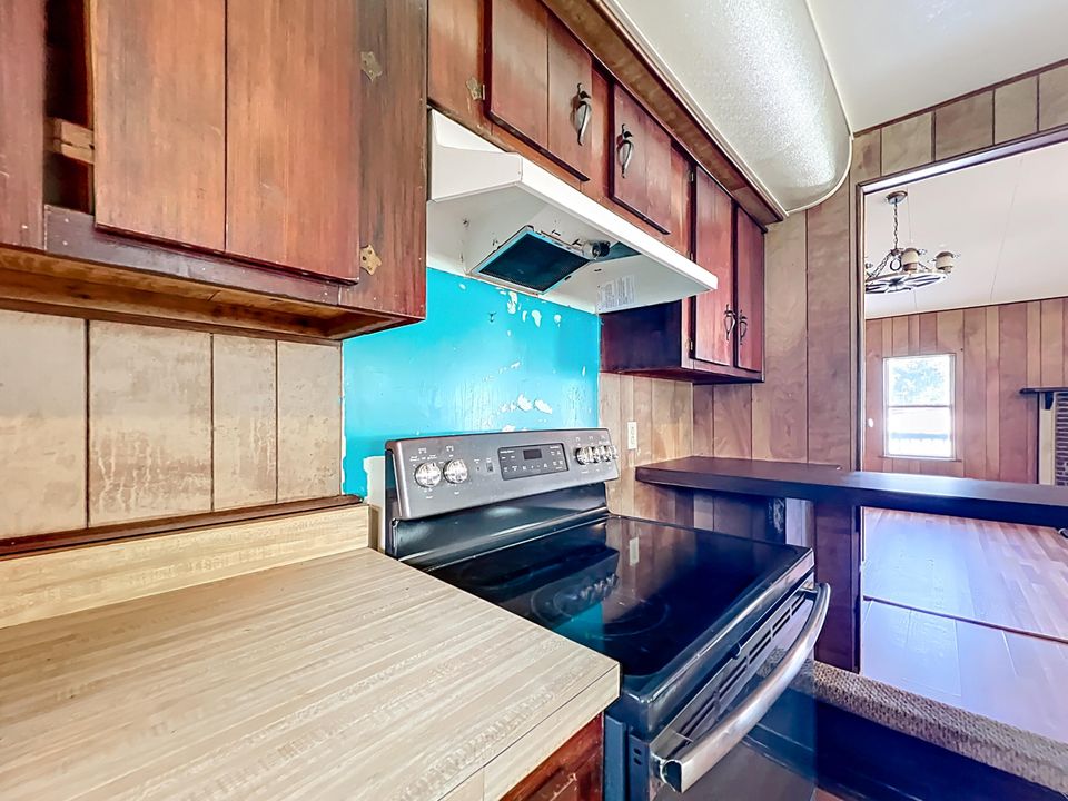 For Sale: $200,000 (3 beds, 2 baths, 1260 Square Feet)