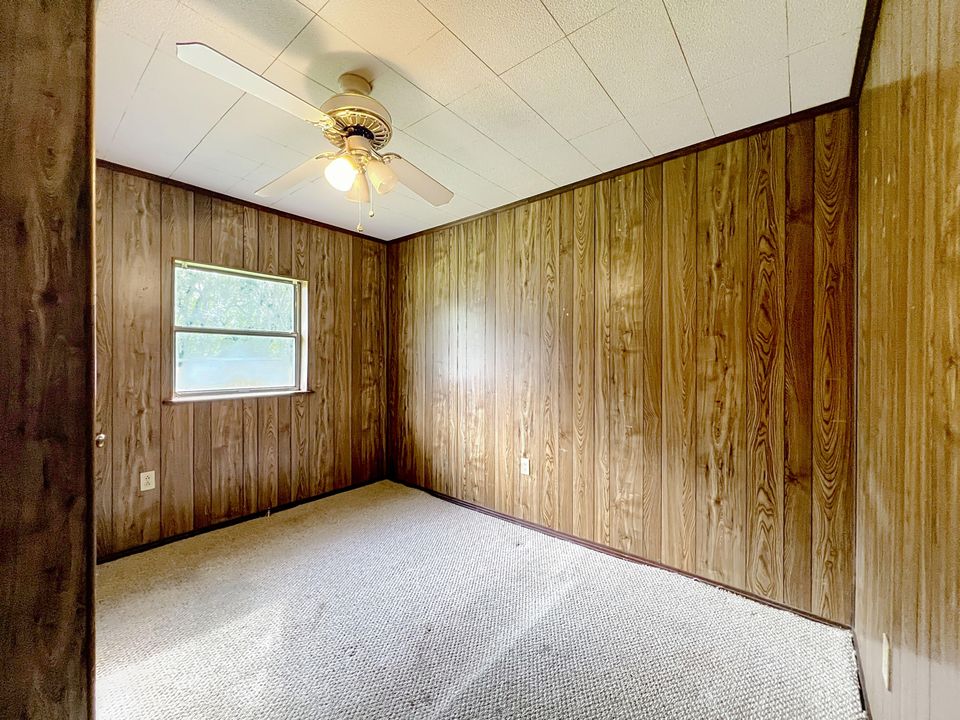 For Sale: $200,000 (3 beds, 2 baths, 1260 Square Feet)