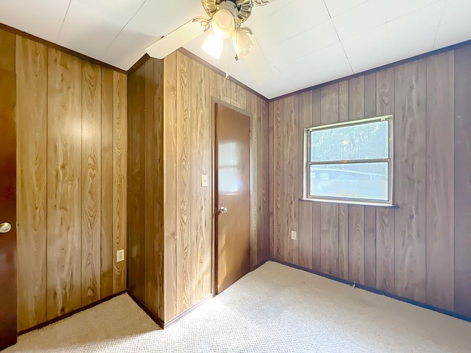 For Sale: $200,000 (3 beds, 2 baths, 1260 Square Feet)