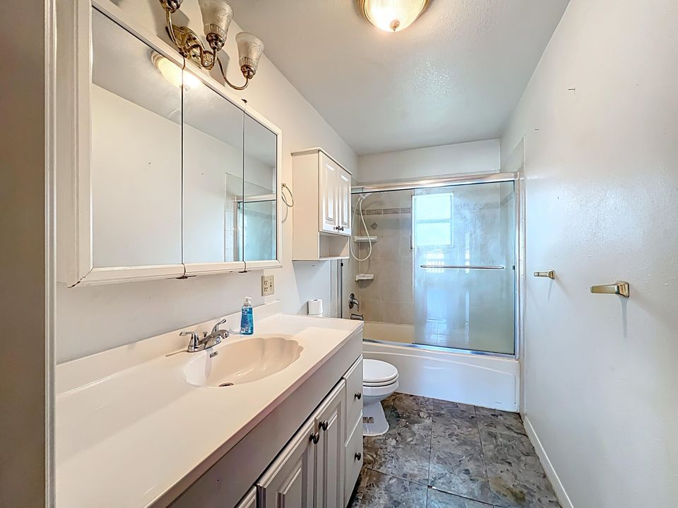 For Sale: $200,000 (3 beds, 2 baths, 1260 Square Feet)