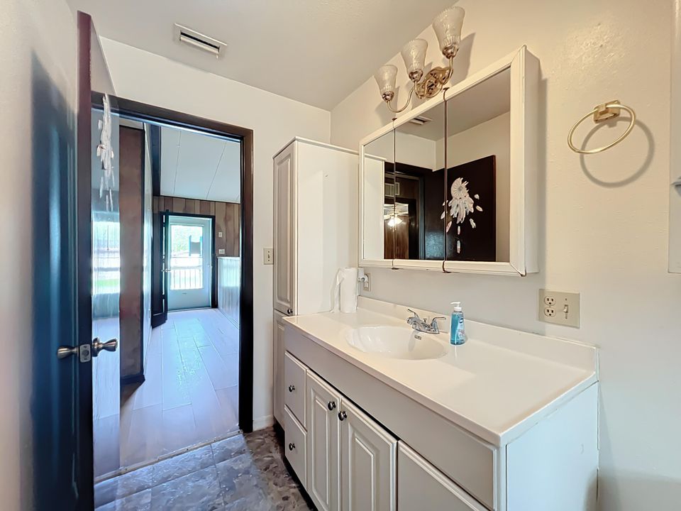 For Sale: $200,000 (3 beds, 2 baths, 1260 Square Feet)