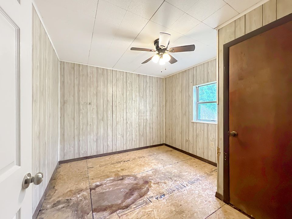 For Sale: $200,000 (3 beds, 2 baths, 1260 Square Feet)