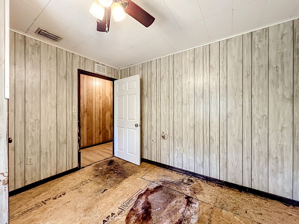 For Sale: $200,000 (3 beds, 2 baths, 1260 Square Feet)