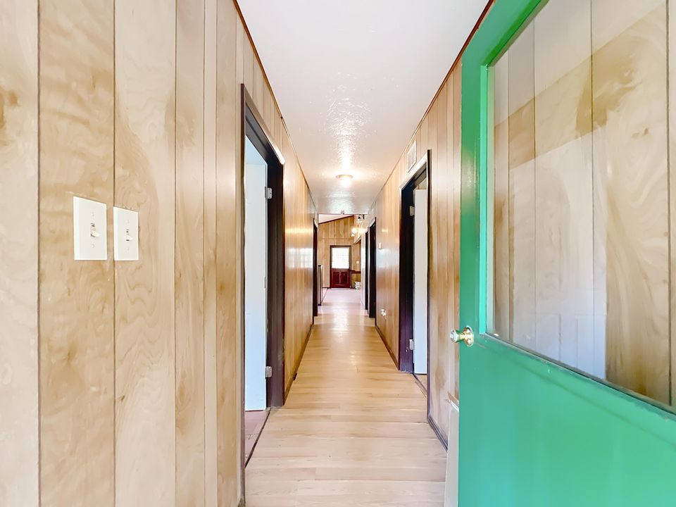 For Sale: $200,000 (3 beds, 2 baths, 1260 Square Feet)