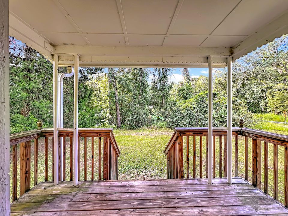 For Sale: $200,000 (3 beds, 2 baths, 1260 Square Feet)