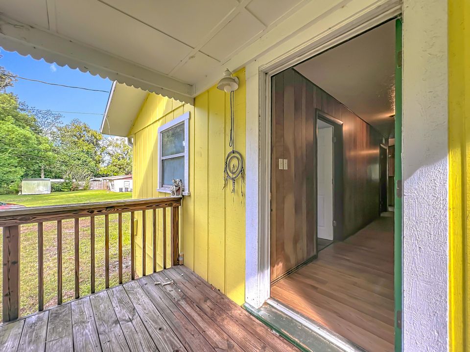 For Sale: $200,000 (3 beds, 2 baths, 1260 Square Feet)