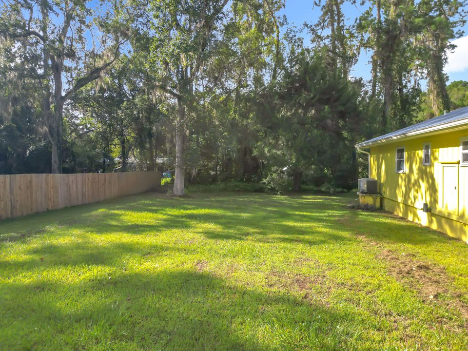 For Sale: $200,000 (3 beds, 2 baths, 1260 Square Feet)