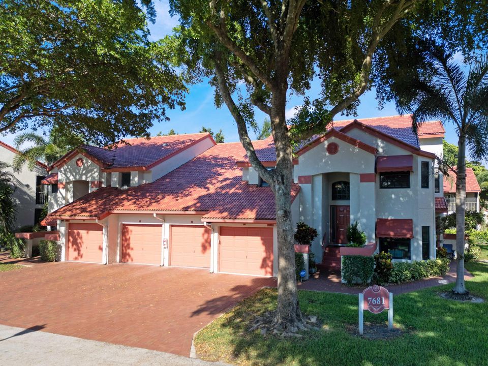 Active With Contract: $249,000 (2 beds, 2 baths, 1496 Square Feet)