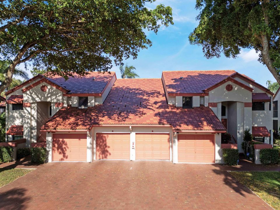 Active With Contract: $249,000 (2 beds, 2 baths, 1496 Square Feet)