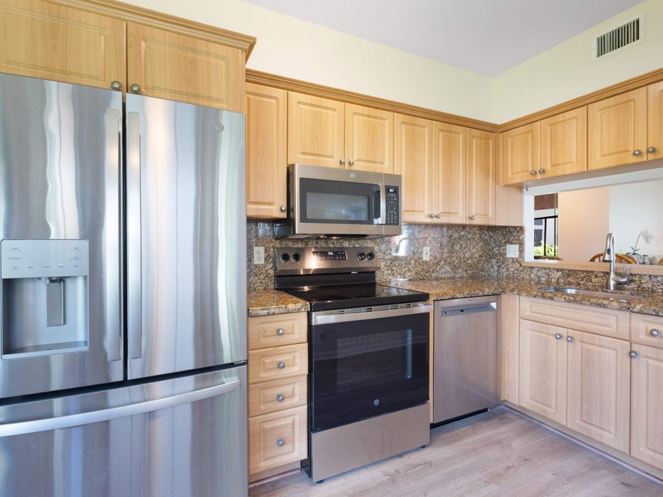 Active With Contract: $249,000 (2 beds, 2 baths, 1496 Square Feet)