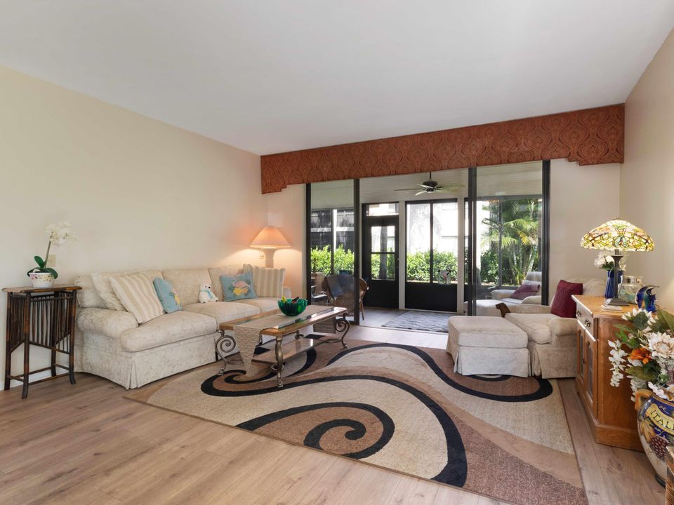 Active With Contract: $249,000 (2 beds, 2 baths, 1496 Square Feet)