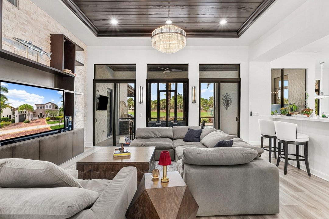 На продажу: $2,750,000 (6 спален, 5 ванн, 4813 Квадратных фут)