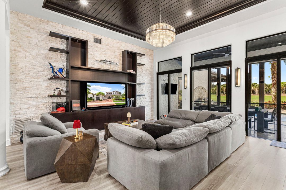 На продажу: $2,750,000 (6 спален, 5 ванн, 4813 Квадратных фут)