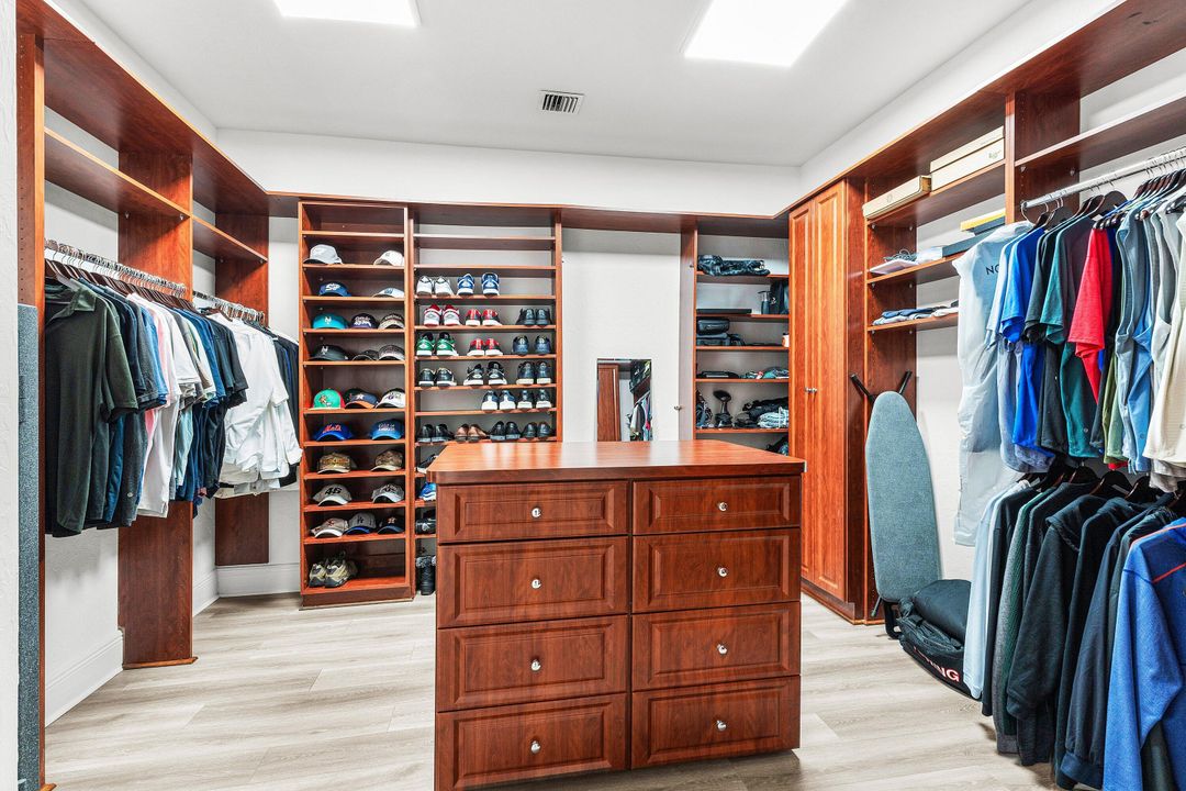 На продажу: $2,750,000 (6 спален, 5 ванн, 4813 Квадратных фут)