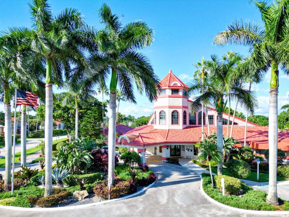 Active With Contract: $249,000 (2 beds, 2 baths, 1496 Square Feet)