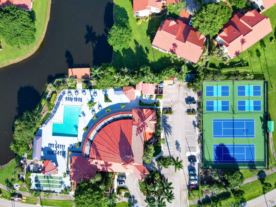 Active With Contract: $249,000 (2 beds, 2 baths, 1496 Square Feet)