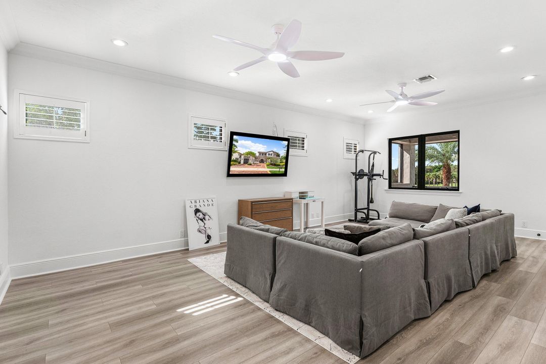 На продажу: $2,750,000 (6 спален, 5 ванн, 4813 Квадратных фут)