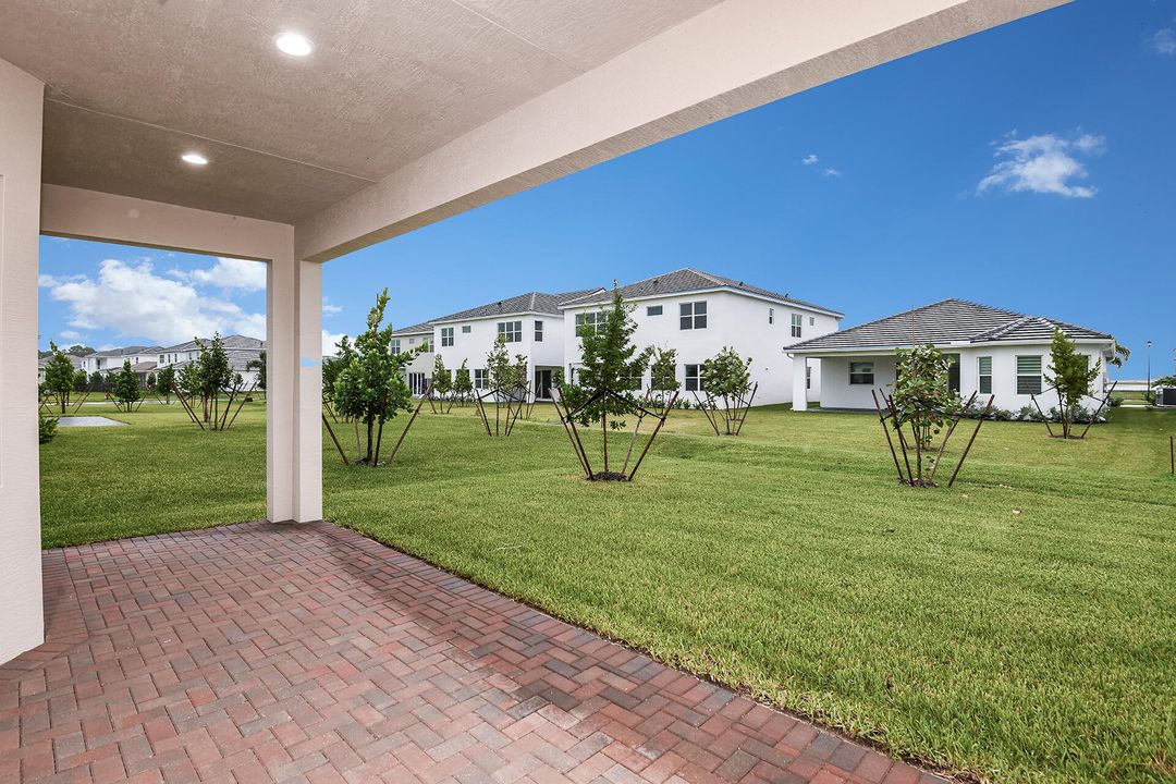 合同活跃: $558,620 (3 贝兹, 2 浴室, 1937 平方英尺)