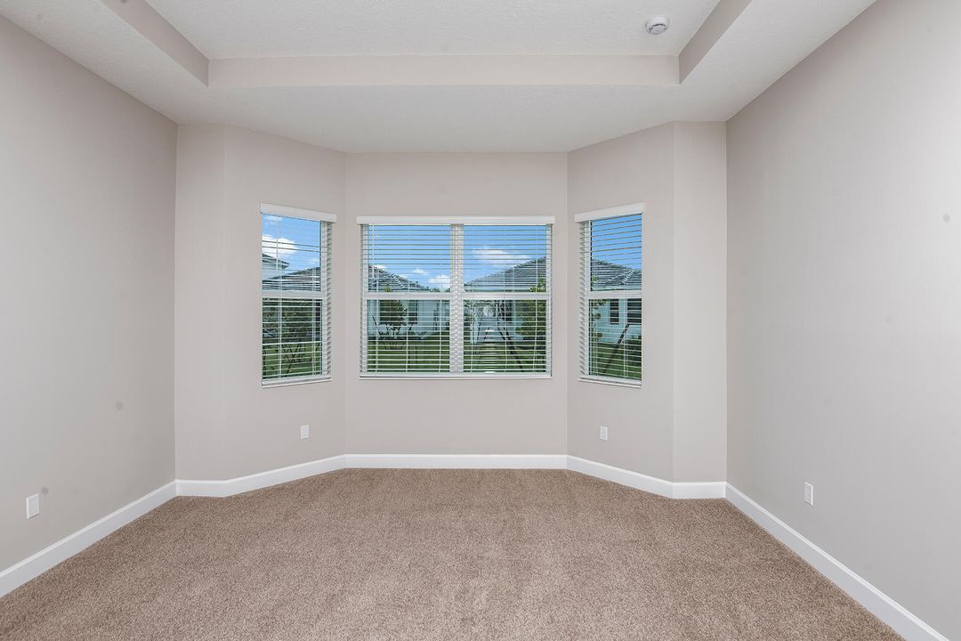 合同活跃: $558,620 (3 贝兹, 2 浴室, 1937 平方英尺)