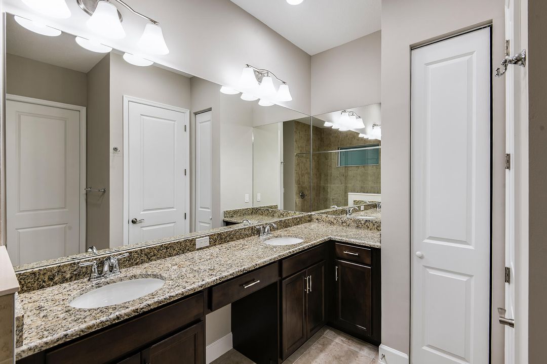 合同活跃: $558,620 (3 贝兹, 2 浴室, 1937 平方英尺)