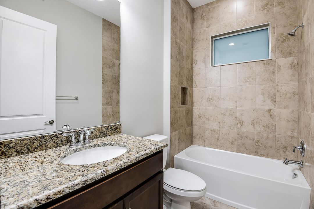 合同活跃: $558,620 (3 贝兹, 2 浴室, 1937 平方英尺)