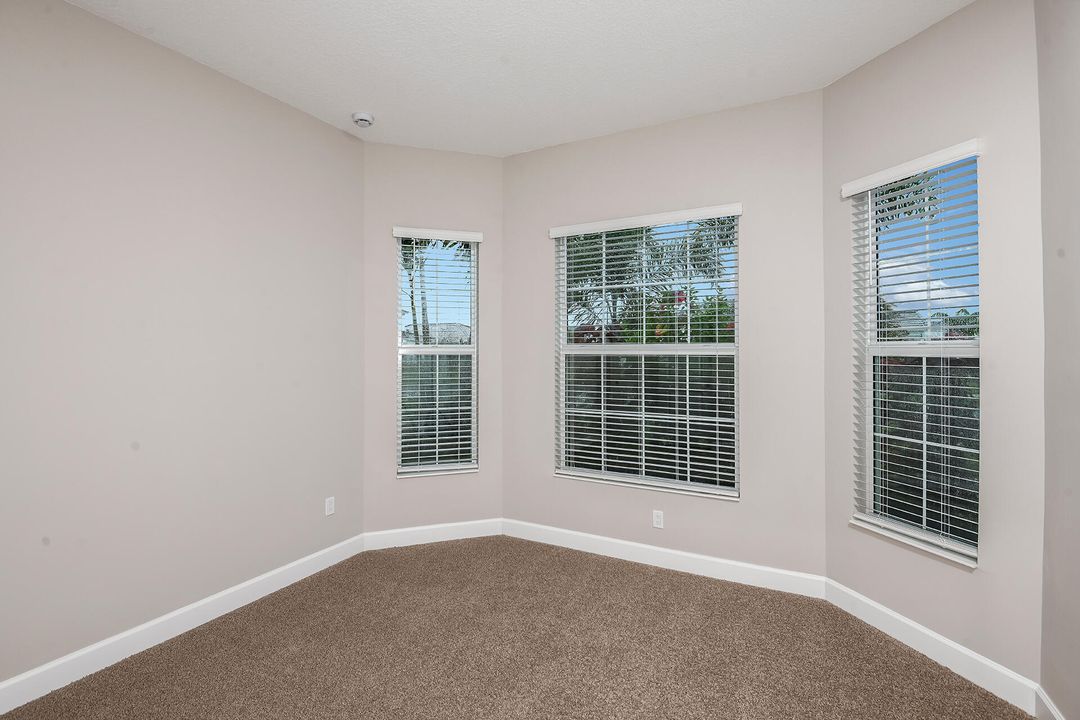 合同活跃: $558,620 (3 贝兹, 2 浴室, 1937 平方英尺)