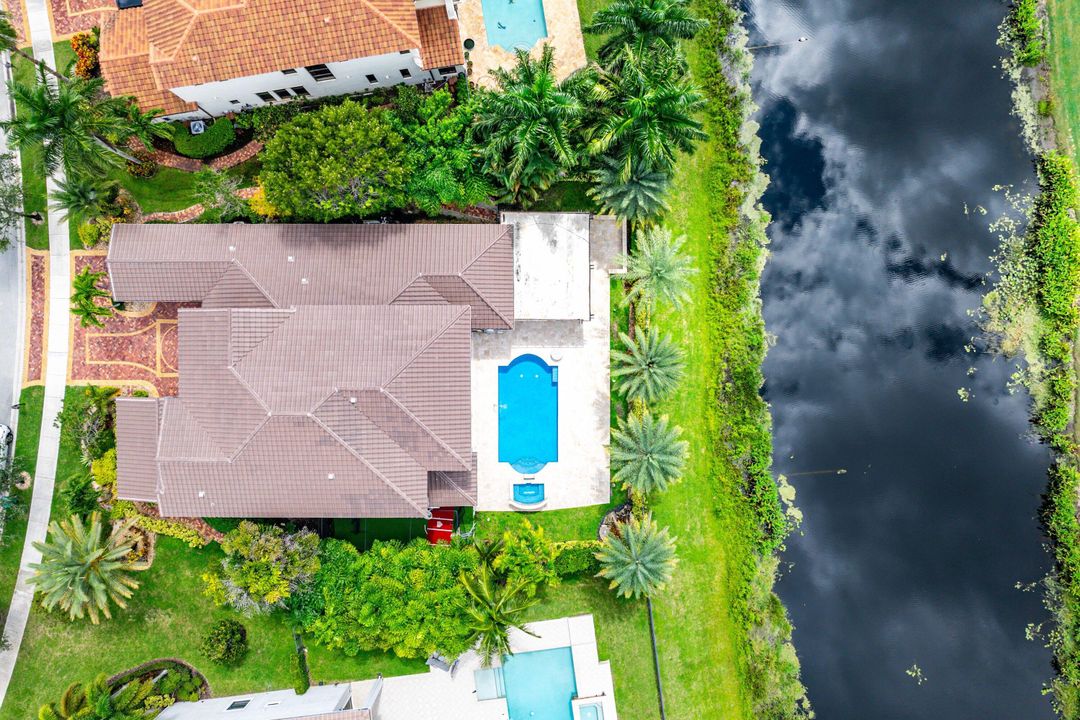 На продажу: $2,750,000 (6 спален, 5 ванн, 4813 Квадратных фут)