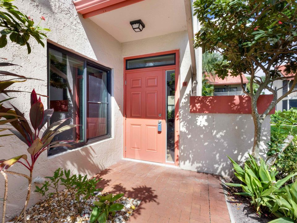 Active With Contract: $249,000 (2 beds, 2 baths, 1496 Square Feet)