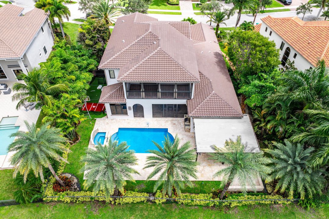 На продажу: $2,750,000 (6 спален, 5 ванн, 4813 Квадратных фут)