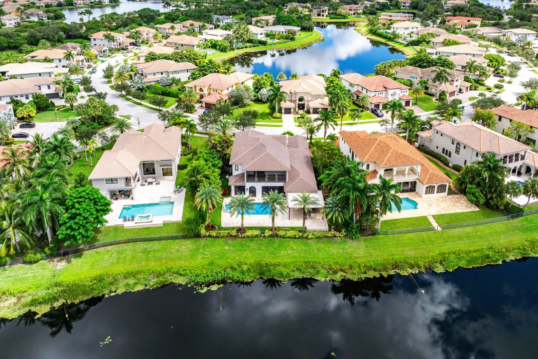 На продажу: $2,750,000 (6 спален, 5 ванн, 4813 Квадратных фут)