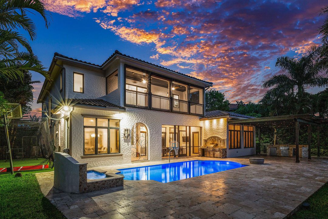 На продажу: $2,750,000 (6 спален, 5 ванн, 4813 Квадратных фут)