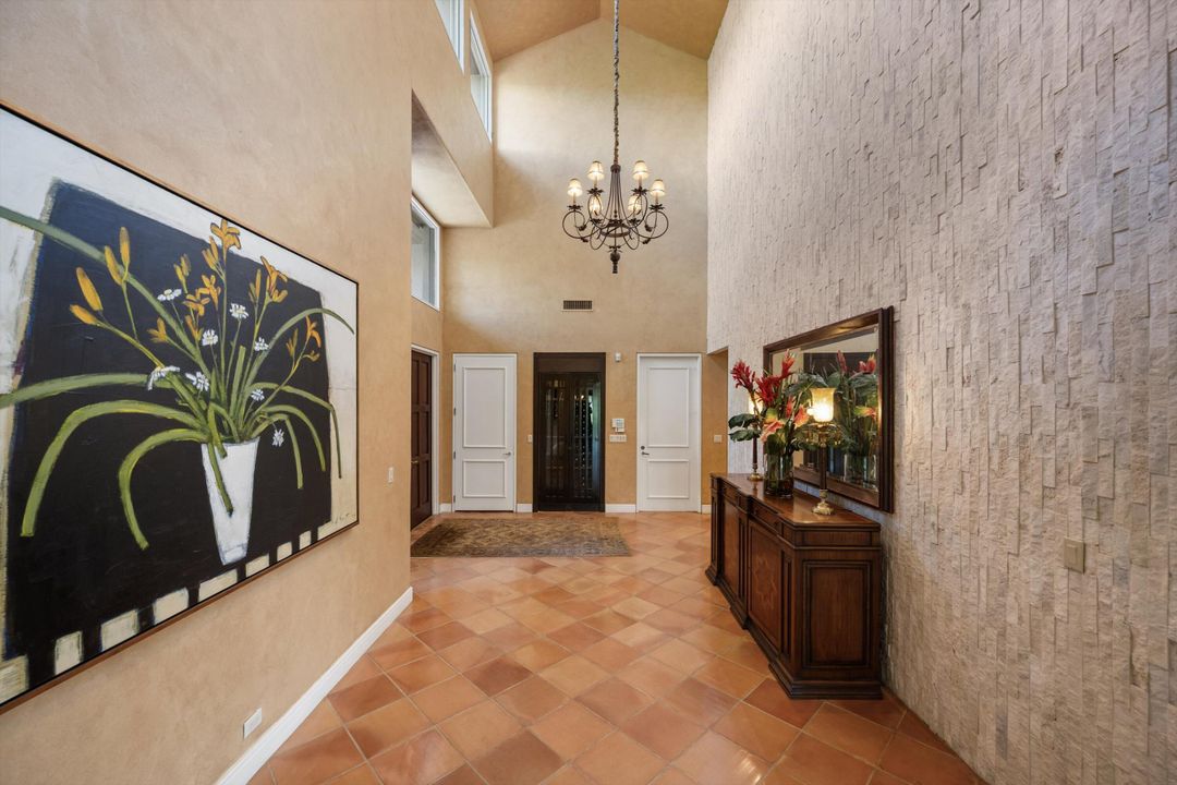 合同活跃: $2,950,000 (3 贝兹, 3 浴室, 3713 平方英尺)