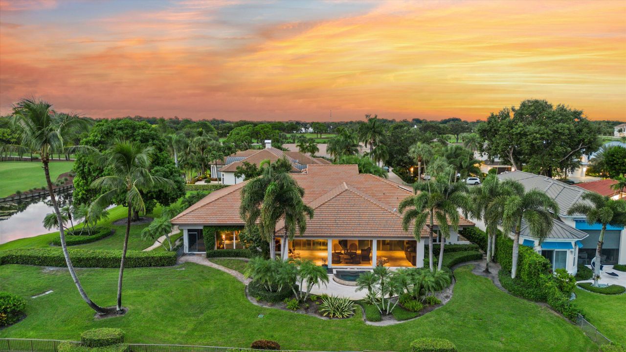 合同活跃: $2,950,000 (3 贝兹, 3 浴室, 3713 平方英尺)