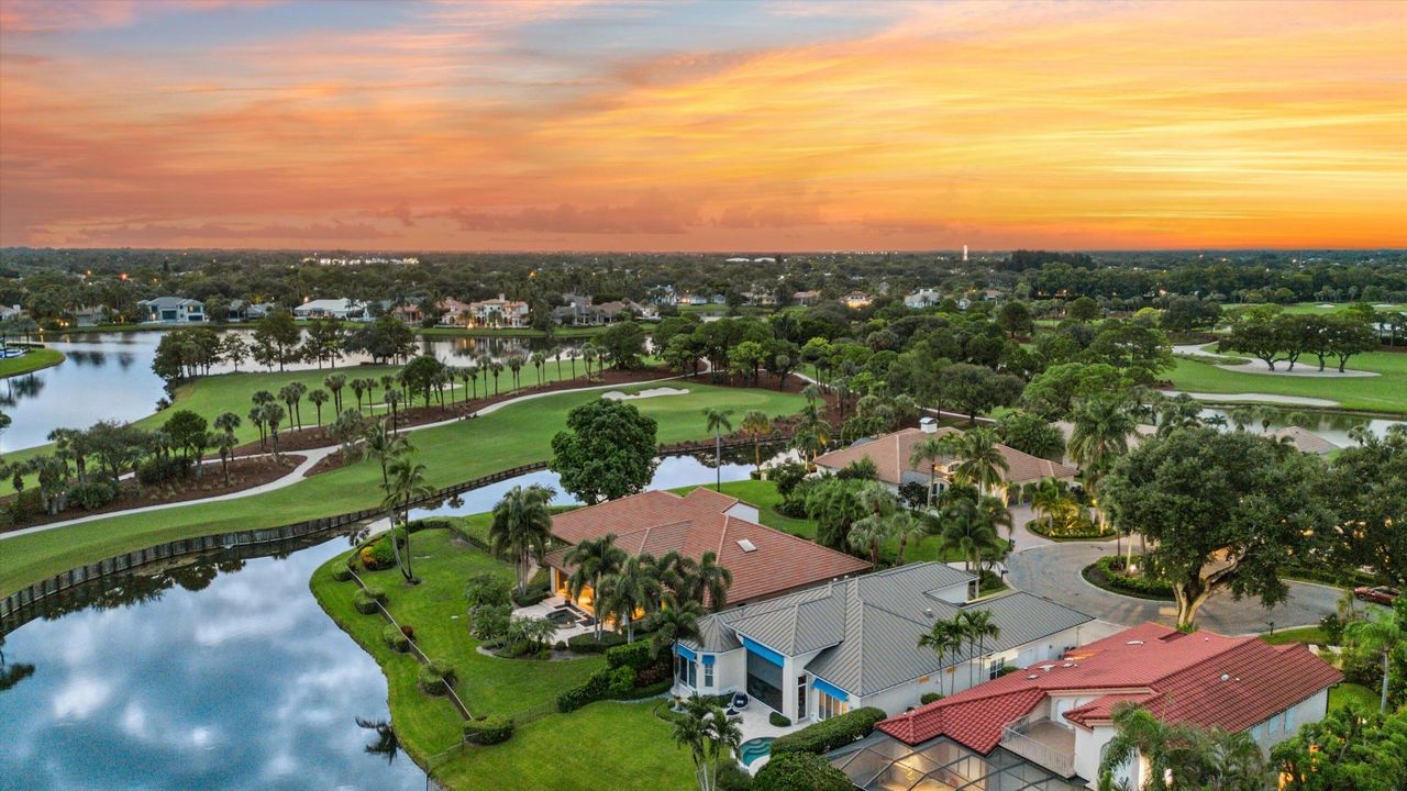 合同活跃: $2,950,000 (3 贝兹, 3 浴室, 3713 平方英尺)