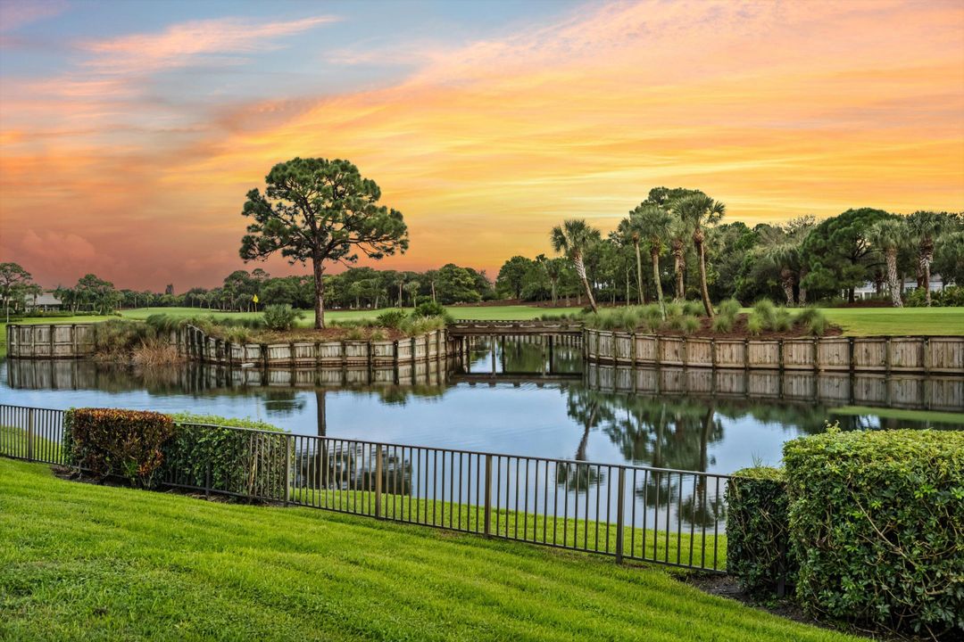 合同活跃: $2,950,000 (3 贝兹, 3 浴室, 3713 平方英尺)