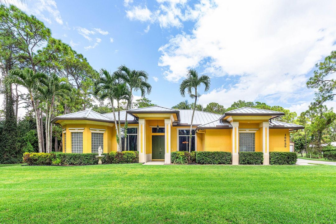 For Sale: $999,000 (3 beds, 3 baths, 2709 Square Feet)