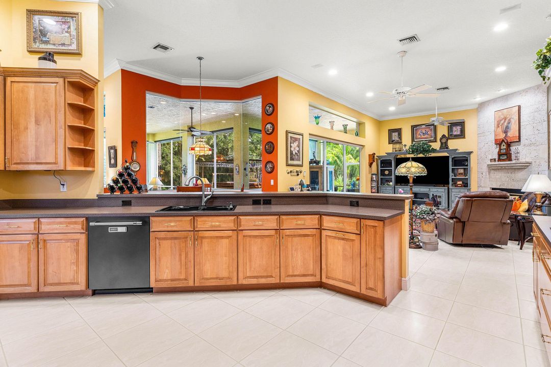 For Sale: $999,000 (3 beds, 3 baths, 2709 Square Feet)