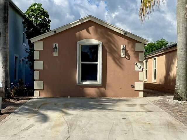 Recently Rented: $2,550 (3 beds, 2 baths, 1105 Square Feet)